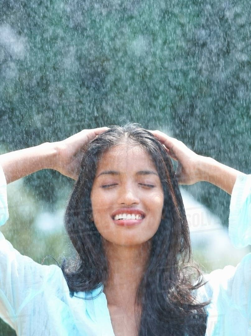 The Benefits of Rainwater on Natural Hair